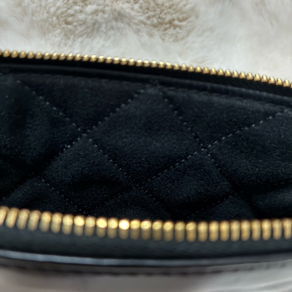 AUTHENTIC CHANEL Pouch - Picture 5 of 5